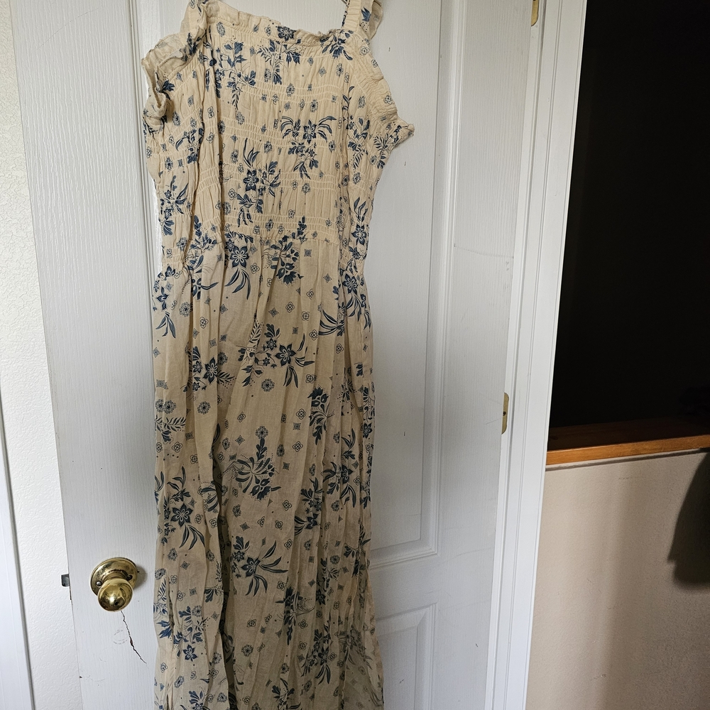 Chic Floral Maxi Dress in Cream and Blue